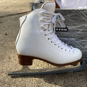 Jackson Classique size 2 Child’s used iced skates